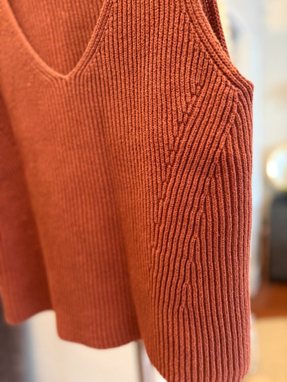 Vince Ribbed V-Neck Sweater Vest in Rust